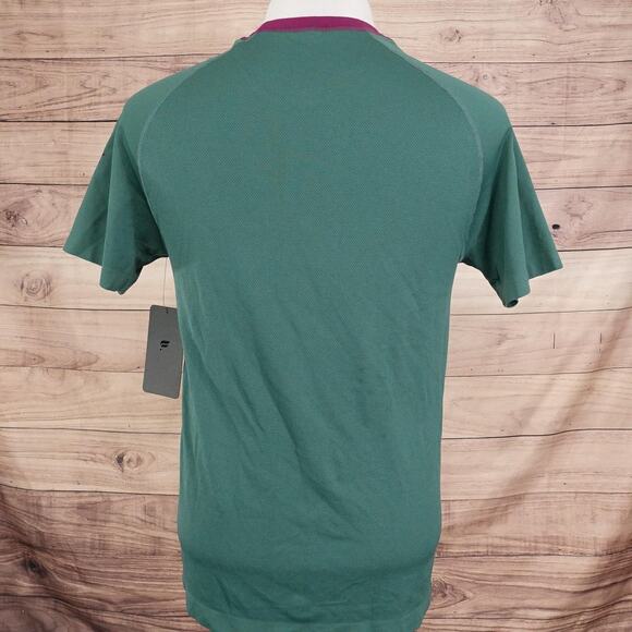NEW! Fabletics Training Day Tee Shirt Mens Medium Green Athletic Performance - Picture 6 of 9